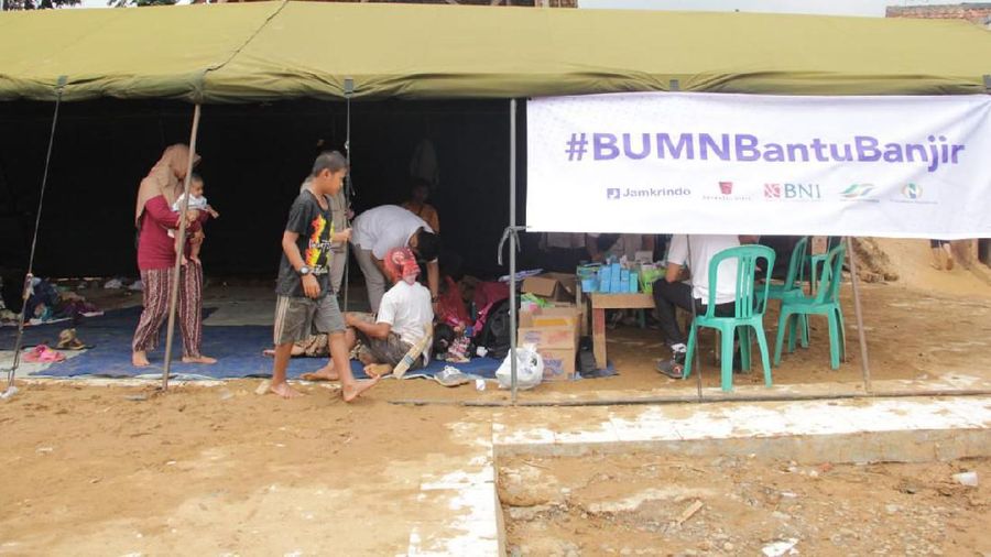 BUMN telah mendirikan posko bantuan kemanusiaan di Kampung Somang, Lebak, Banten.