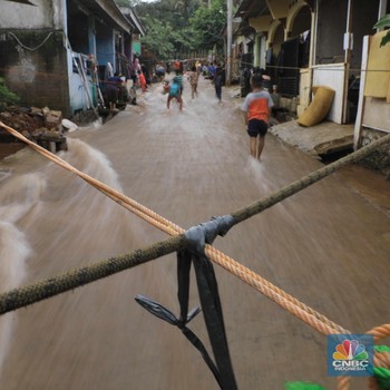 Tanggul Jebol Bikin Perumahan di Bojonggede ini Kebanjiran