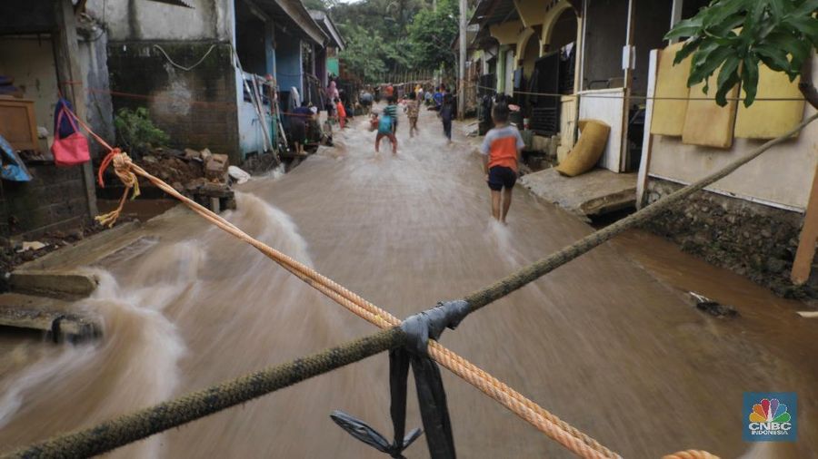 Deretan foto peristiwa dalam sepean baik dalam maupun luar negeri.