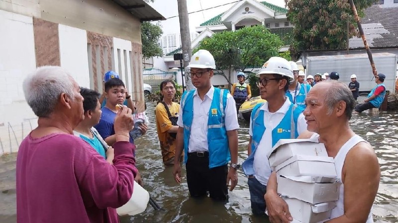 PLN terus berupaya menyalakan kembali aliran listrik di wilayah terdampak banjir Jakarta, Bogor, Depok, Tangerang, dan Bekasi (Jabodetabek) dan Banten.