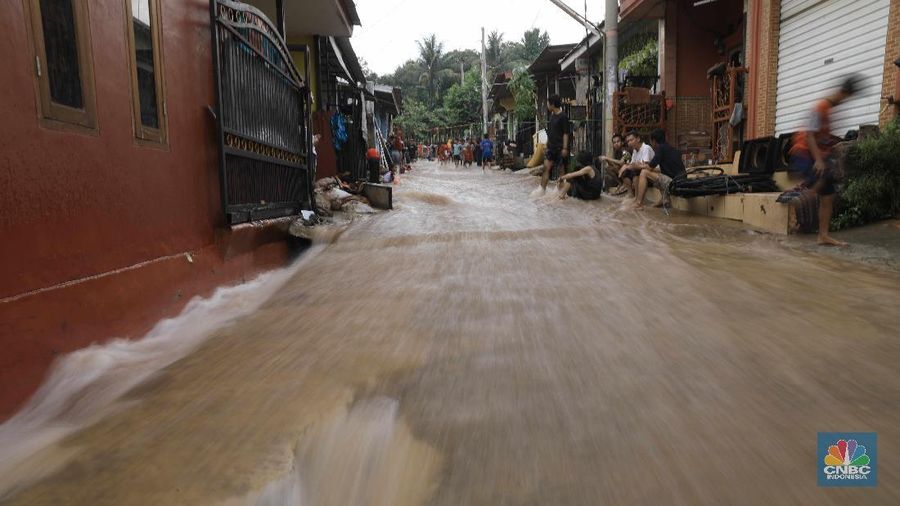 Perumahan Puri Citayam Permai 2 di Bojonggede, Kabupaten Bogor, Jawa Barat, terkena dampak tanggul jebol beberapa hari lalu.