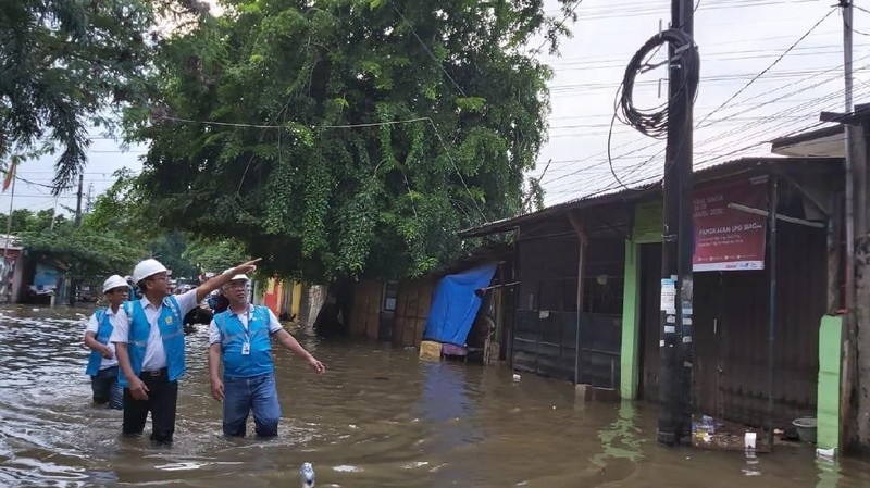 PLN terus berupaya menyalakan kembali aliran listrik di wilayah terdampak banjir Jakarta, Bogor, Depok, Tangerang, dan Bekasi (Jabodetabek) dan Banten.