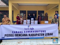 Ringankan Beban Korban Banjir, bank bjb Salurkan Bantuan