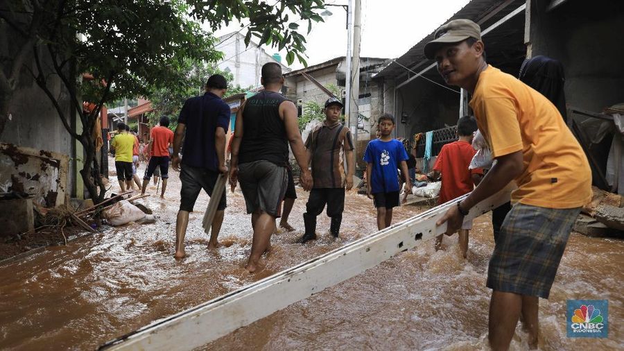 Perumahan Puri Citayam Permai 2 di Bojonggede, Kabupaten Bogor, Jawa Barat, terkena dampak tanggul jebol beberapa hari lalu.