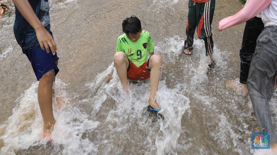 Perumahan Puri Citayam Permai 2 di Bojonggede, Kabupaten Bogor, Jawa Barat, terkena dampak tanggul jebol beberapa hari lalu.