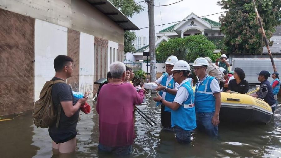 PLN terus berupaya menyalakan kembali aliran listrik di wilayah terdampak banjir Jakarta, Bogor, Depok, Tangerang, dan Bekasi (Jabodetabek) dan Banten.