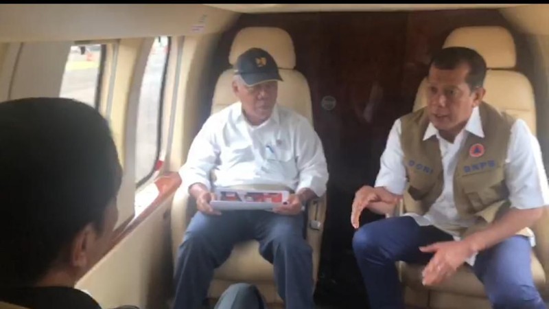 Lima menit menjelang sampai di titik lokasi, helikopter berbendera merah putih dan bernomor ekor H-3204 yang ditumpangi Presiden Jokowi gagal mendarat.