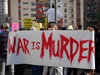 Khawatir World War III, Akankah Harga Emas Antam Melesat?