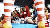 Penyebab utamanya karena tanggul air di Kali Pesanggrahan jebol akibat tak mampu menahan derasnya arus air. (CNN Indonesia/Andry Novelino)