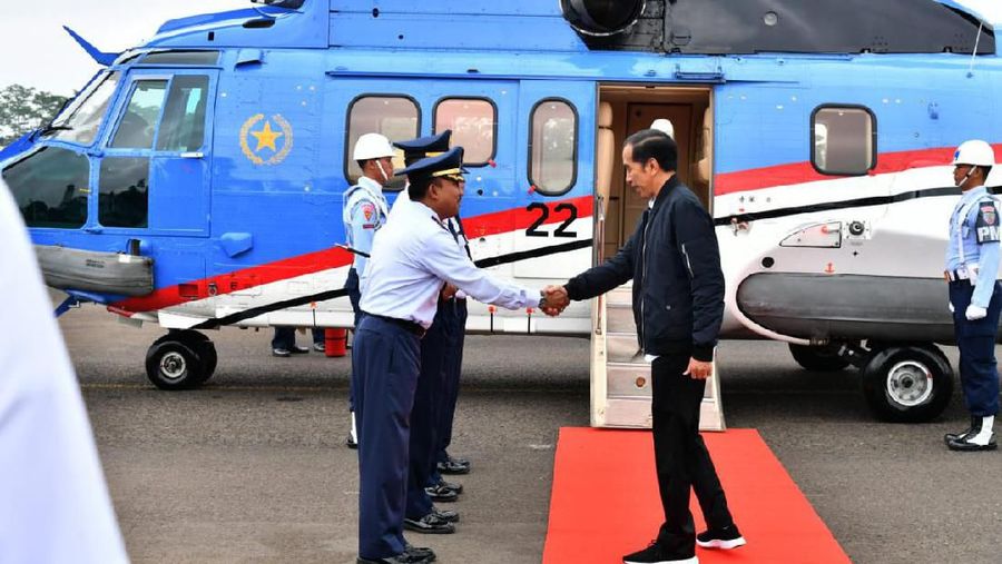 Lima menit menjelang sampai di titik lokasi, helikopter berbendera merah putih dan bernomor ekor H-3204 yang ditumpangi Presiden Jokowi gagal mendarat.