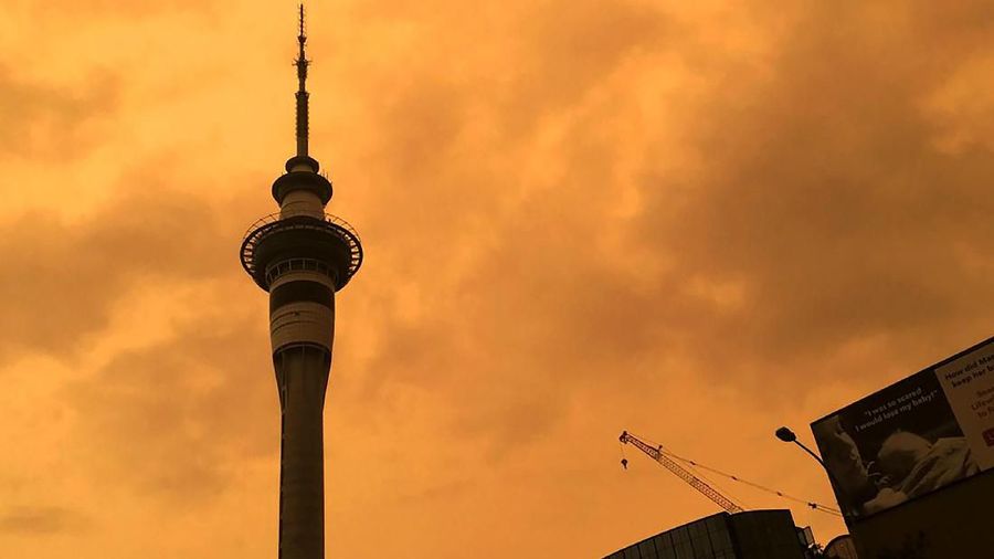 Australia sempat mengalami fenomena langit berwarna merah akibat kebakaran hebat yang melanda negara tersebut.