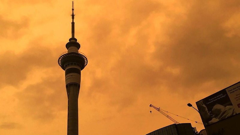 Australia sempat mengalami fenomena langit berwarna merah akibat kebakaran hebat yang melanda negara tersebut.