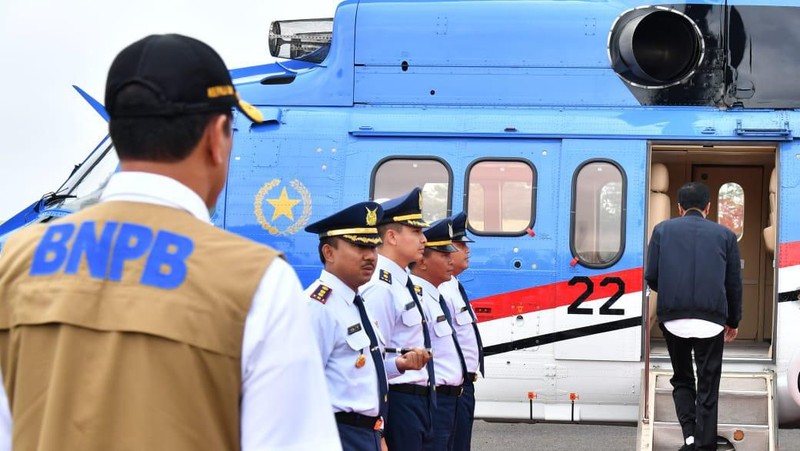 Lima menit menjelang sampai di titik lokasi, helikopter berbendera merah putih dan bernomor ekor H-3204 yang ditumpangi Presiden Jokowi gagal mendarat.