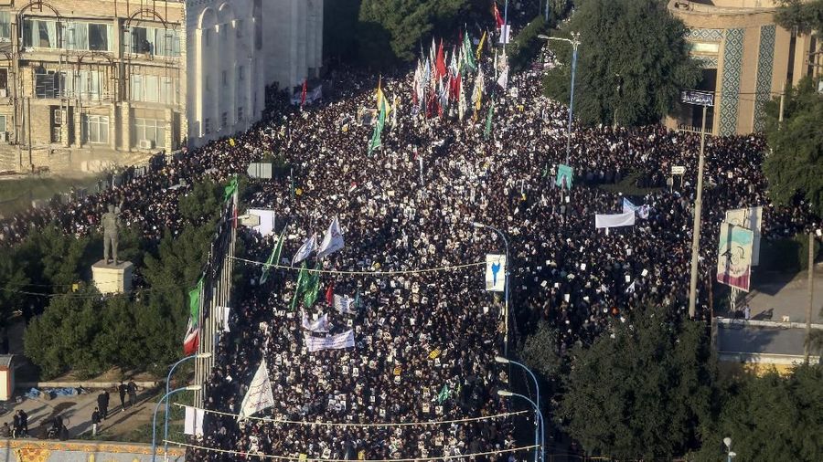 Pemimpin Tertinggi Iran, Ayatollah Khamenei, menetapkan hari berkabung nasional selama tiga hari untuk menghormati kematian Jenderal Qasem Soleimani.