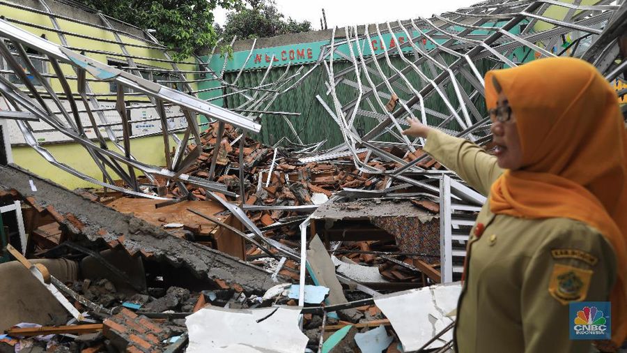Bangunan SDN yang berada di Jalan Kaporlap No. 03 RT 02 RW 05 ini tidak bisa dipakai untuk kegiatan belajar mengajar.