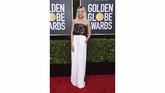 Berkilau di bagian atas tetapi membosankan di bagian bawah. Bintang Bombshell Margot Robbie terlihat seperti vas bunga dalam balutan gaun Chanel. (Photo by Jordan Strauss/Invision/AP)