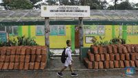 Sedihnya Sekolah Rusak Akibat Banjir, Murid Belajar Di Tenda - Foto 8