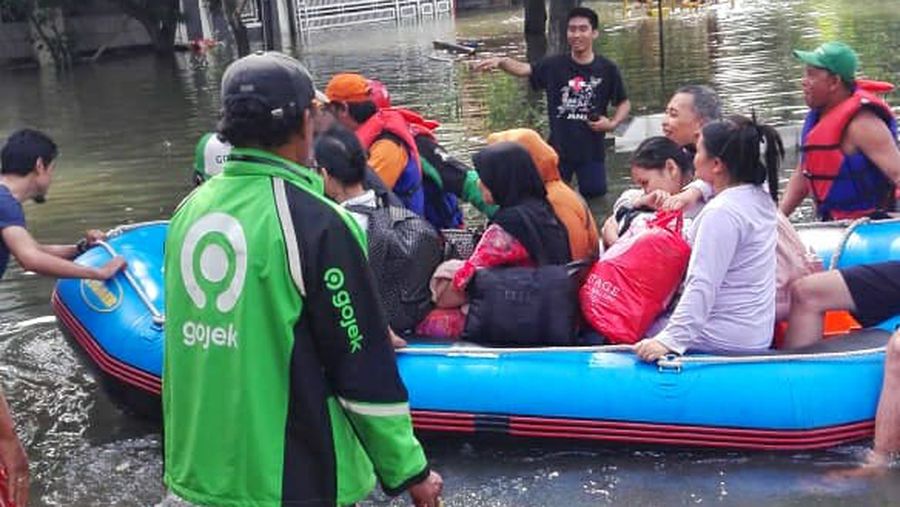 Di awal tahun 2020, Jakarta diguyur hujan yang tak biasa. Perubahan iklim yang drastis saat ini sudah tidak dapat dipungkiri lagi.