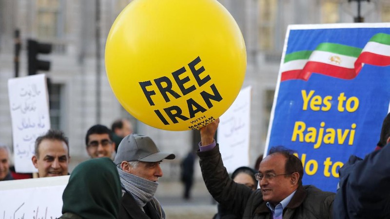 Masyarakat dari sejumlah negara menggelar aksi untuk memprotes serangan AS terhadap Iran yang menambah ketegangan di Timur Tengah.