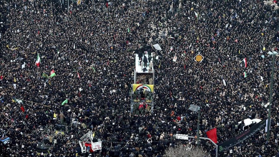 Pemimpin Tertinggi Iran, Ayatollah Khamenei, menetapkan hari berkabung nasional selama tiga hari untuk menghormati kematian Jenderal Qasem Soleimani.