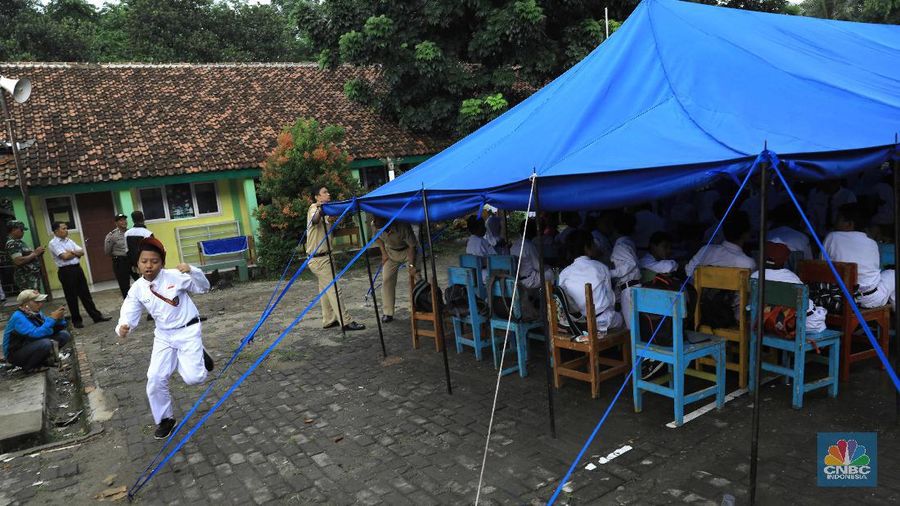 Bangunan SDN yang berada di Jalan Kaporlap No. 03 RT 02 RW 05 ini tidak bisa dipakai untuk kegiatan belajar mengajar.
