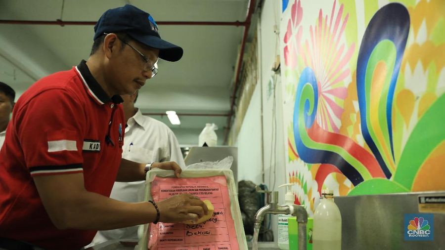 ANRI memberikan layanan restorasi/perawatan arsip keluarga (Laraska) secara GRATIS bagi korban banjir.