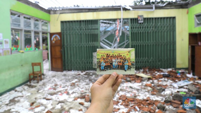 Bangunan SDN yang berada di Jalan Kaporlap No. 03 RT 02 RW 05 ini tidak bisa dipakai untuk kegiatan belajar mengajar.