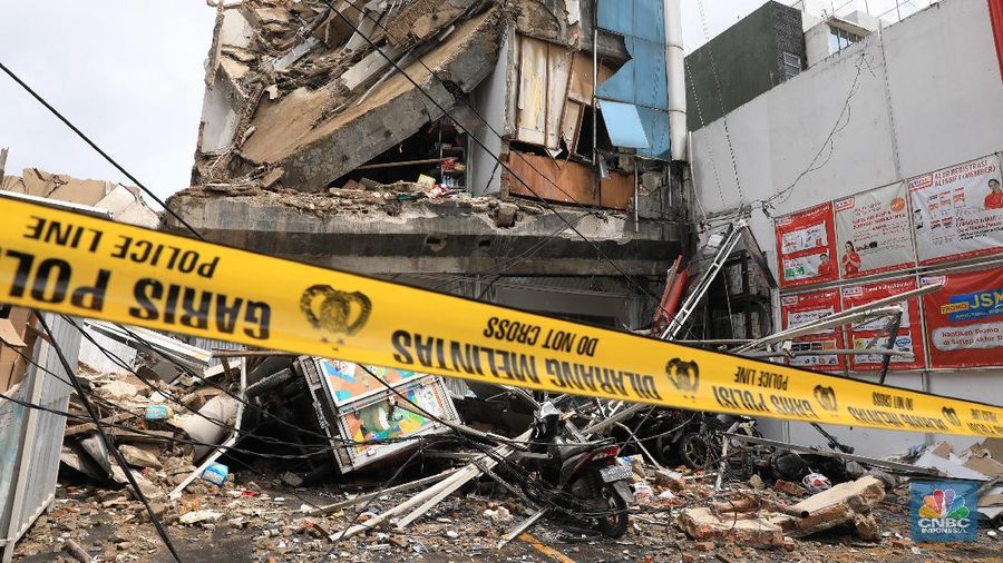 Bangunan ruko minimarket 4 lantai di Kawasan Slipi, Jakarta Barat sekitar pukul 09.20 WIB, Senin (6/1/2020) roboh.