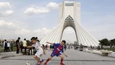Menara Azadi (Kebebasan) yang saat ini sering menjadi lokasi aksi demonstrasi di Iran. (AFP PHOTO/Atta Kenare)