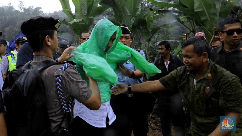 Jokowi turut didampingi sejumlah menteri Kabinet Indonesia Maju dalam kunjungan tersebut.