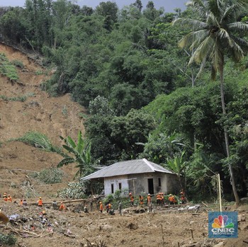 Kampung di Bogor ini Rata dengan Tanah Akibat Longsor!