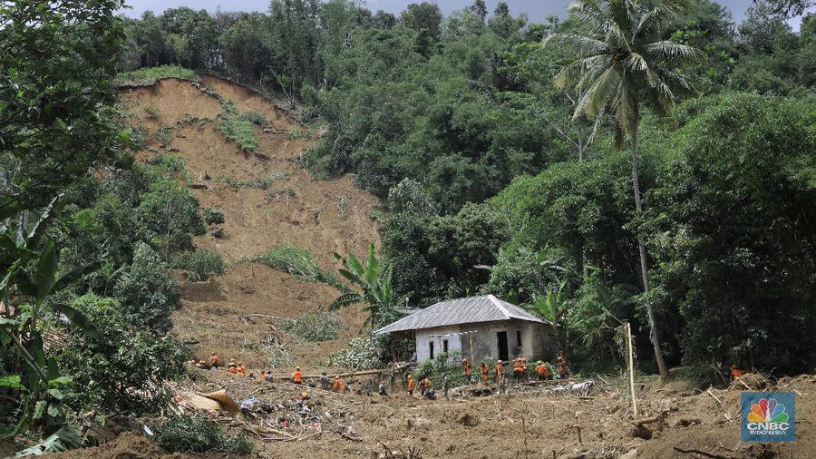 Kampung Sinar Harapan, Desa Harkat Jaya, menjadi salah satu kampung yang terparah di wilayah tersebut.
