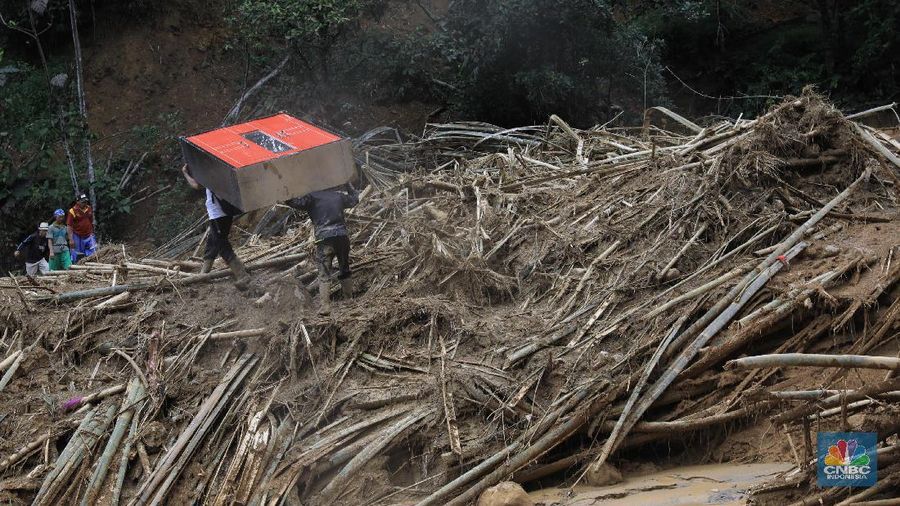 Kampung Sinar Harapan, Desa Harkat Jaya, menjadi salah satu kampung yang terparah di wilayah tersebut.