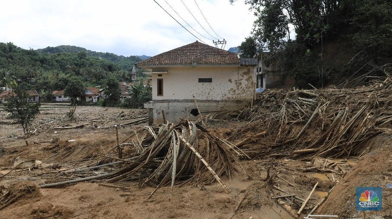 Kampung Sinar Harapan, Desa Harkat Jaya, menjadi salah satu kampung yang terparah di wilayah tersebut.