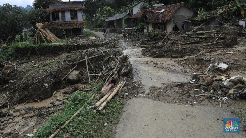 Kampung Sinar Harapan, Desa Harkat Jaya, menjadi salah satu kampung yang terparah di wilayah tersebut.