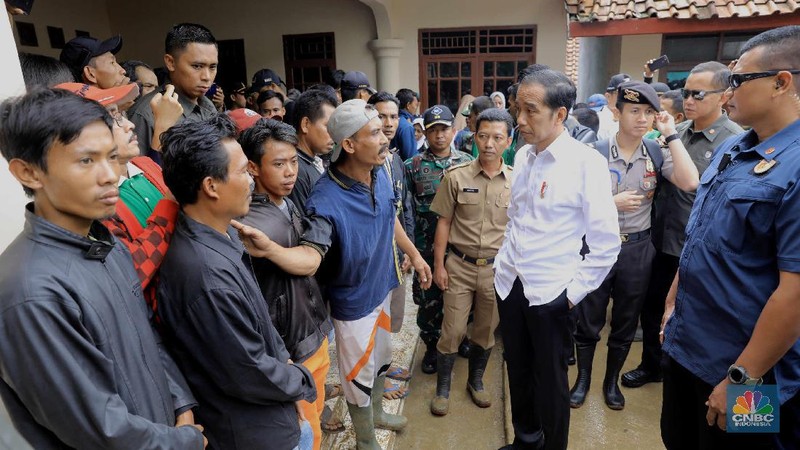 Jokowi turut didampingi sejumlah menteri Kabinet Indonesia Maju dalam kunjungan tersebut.