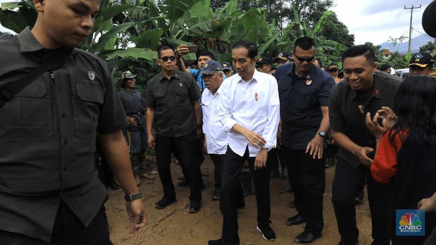 Jokowi turut didampingi sejumlah menteri Kabinet Indonesia Maju dalam kunjungan tersebut.