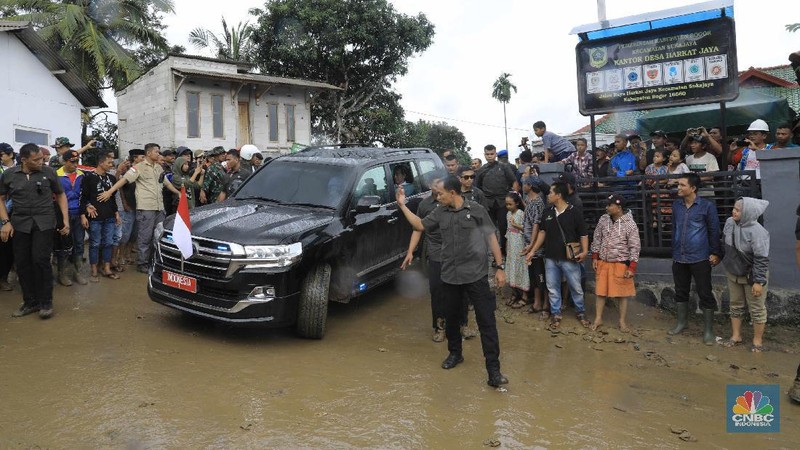 Jokowi turut didampingi sejumlah menteri Kabinet Indonesia Maju dalam kunjungan tersebut.