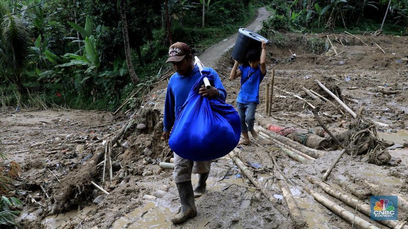 Kampung Sinar Harapan, Desa Harkat Jaya, menjadi salah satu kampung yang terparah di wilayah tersebut.