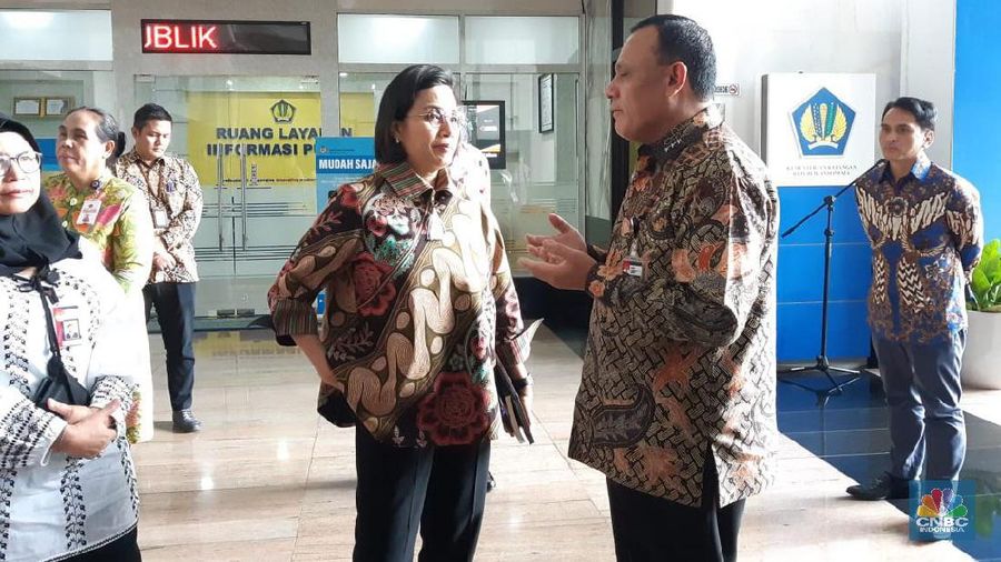 Ketua KPK Firli Bahuri menyambangi Kementerian Keuangan dan ditemui oleh Menteri Keuangan Sri Mulyani Indrawati.