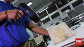 Tercatat 150 warga mendatangi ANRI untuk menyelamatkan dokumen seperti Akta kelahiran, ijazah, paspor serta dokumen penting lainnya. (CNNIndonesia/Safir Makki)