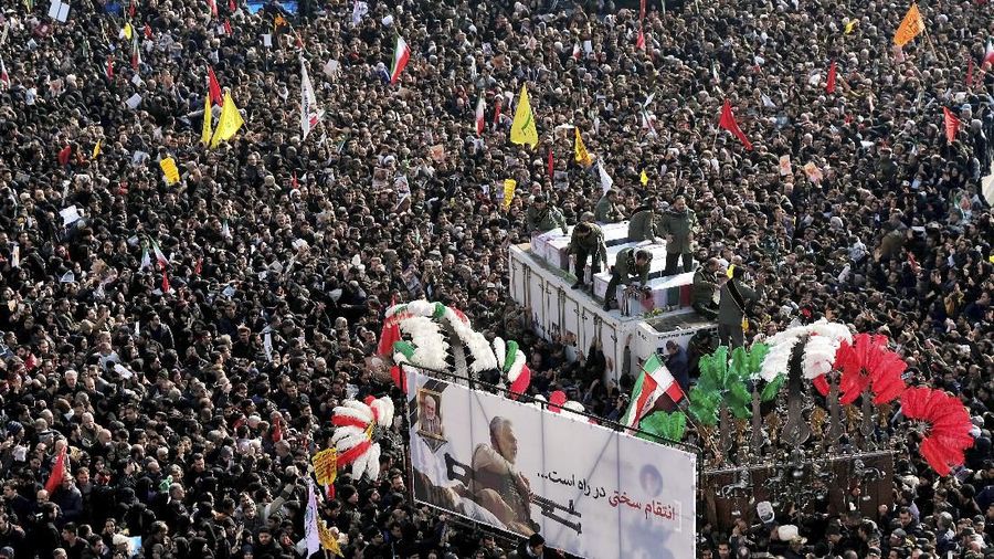 Pangkalan udara Al Asad di Irak barat yang sebagian ditempati pasukan AS diserang Iran.