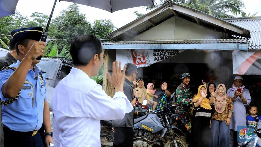 Jokowi turut didampingi sejumlah menteri Kabinet Indonesia Maju dalam kunjungan tersebut.