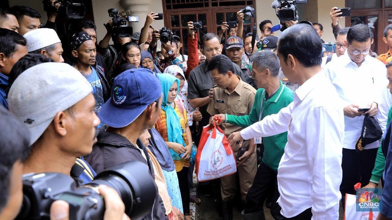 Jokowi turut didampingi sejumlah menteri Kabinet Indonesia Maju dalam kunjungan tersebut.