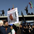 Ribuan Warga Iran Beri Penghormatan Terakhir bagi Soleimani