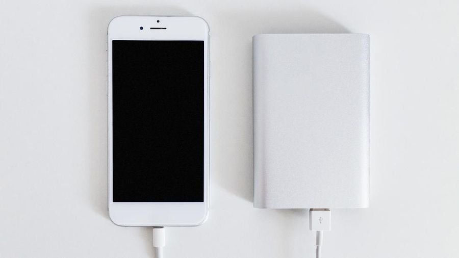Ilustrasi Power Bank (Designed by Freepik)
