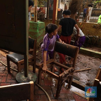 Intip Penampakan SD di Bintaro Usai Diterjang Banjir 3 Meter