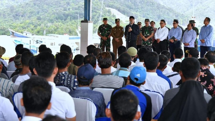 Kunjungan Jokowi ke Natuna dilakukan di tengah klaim China atas perairan di sekitar Kepulauan Nansha (Spratly Islands).