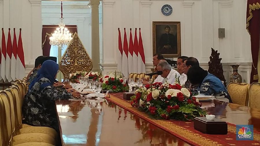 Para kepala daerah yang dilanda bencana banjir dan longsor dipanggil Jokowi.