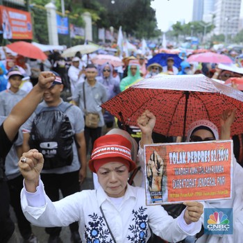 Ramai-ramai Warga Geruduk Kantor Mas Nadiem, Ada Apa?